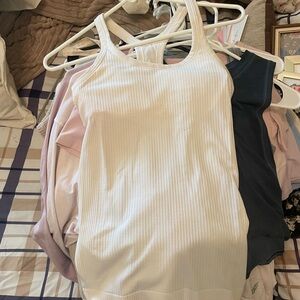 Lululemon Athletica ribbed tank top with pads